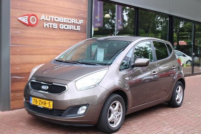 Bruin, metallic lak Gebruikt 2012 Kia Venga Plus Hatchback | € 5.395 (Eerlijke prijs) - Afbeelding 1/4