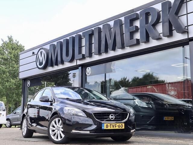 Zwart Gebruikt 2014 Volvo V40 Momentum Stationwagen | € 10.885 (Eerlijke prijs) - Afbeelding 1/4
