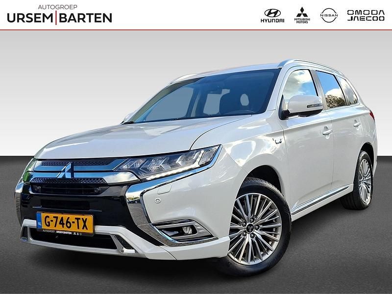 Wit Occasion 2019 Mitsubishi Outlander P-HEV Intense+ SUV | € 20.930 (Eerlijke prijs) - Afbeelding 1/4