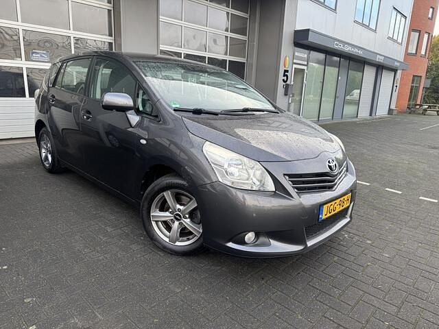 Grijs Occasion 2010 Toyota Verso Edition MPV | € 11.950 (Eerlijke prijs) - Afbeelding 1/4