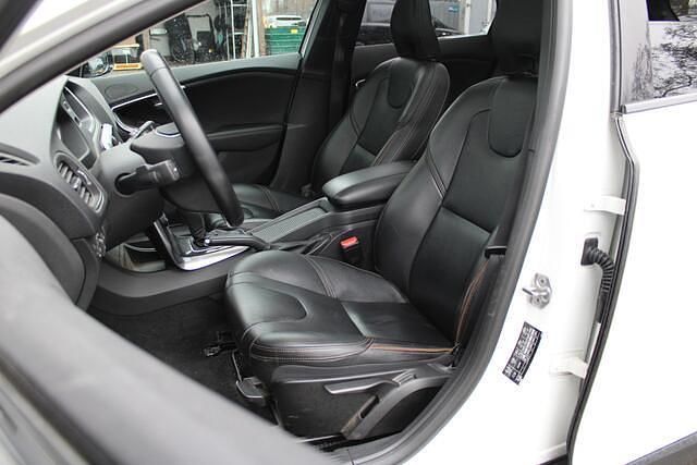 Occasion Volvo V40 154 PK (113 kW) 2019 Wit Hatchback