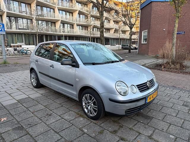 Grijs Occasion 2003 VW Polo Hatchback | € 900 (Eerlijke prijs) - Afbeelding 1/4