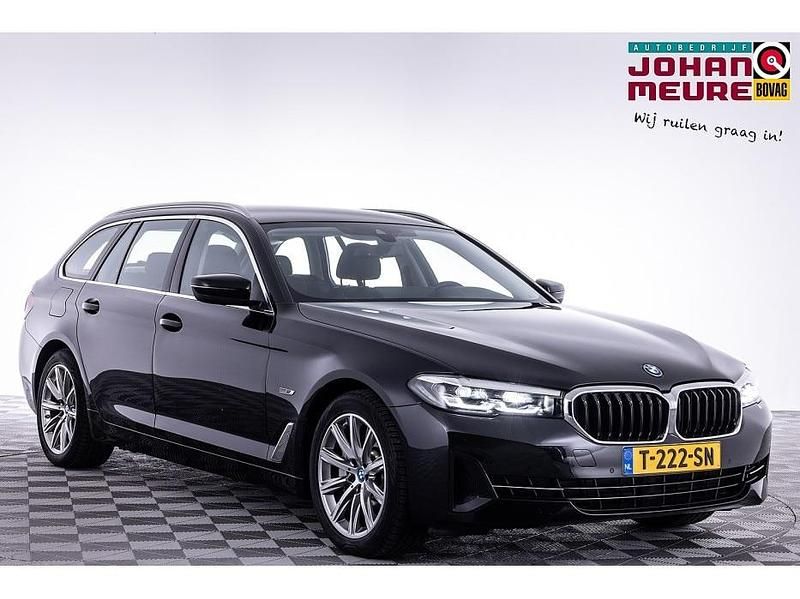 Zwart Gebruikt 2023 BMW 530 Stationwagen | € 34.990 - Afbeelding 1/4
