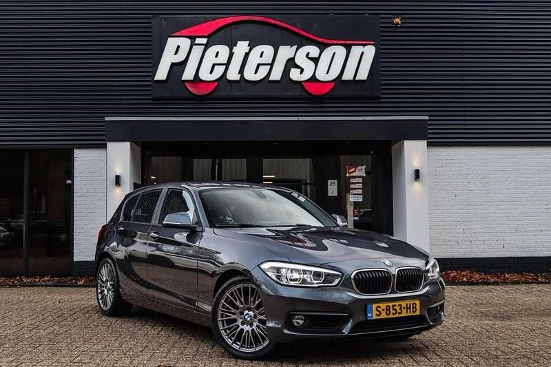 Grijs Gebruikt 2017 BMW 118 Executive Hatchback | € 12.999 (Super prijs) - Afbeelding 1/4
