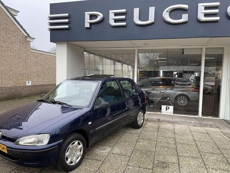 Blauw Gebruikt 2002 Peugeot 106 Hatchback | € 2.750 - Afbeelding 1/4
