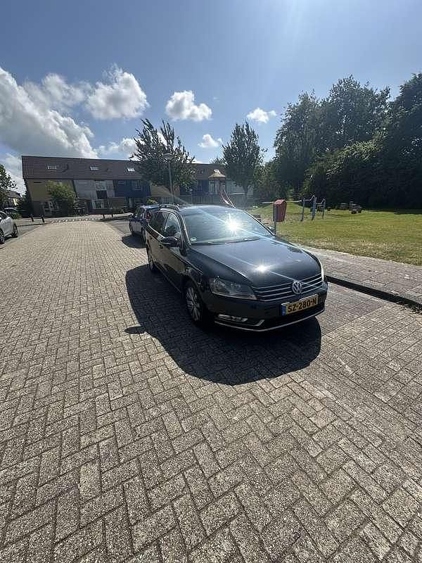 Zwart Gebruikt 2011 VW Passat Highline Stationwagen | € 5.400 (Goede deal) - Afbeelding 1/4