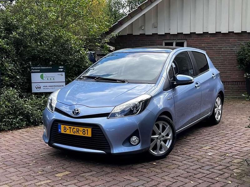 Occasion Toyota Yaris Hybrid 75 PK (55 kW) 2014 Blauw (metallic) Hatchback