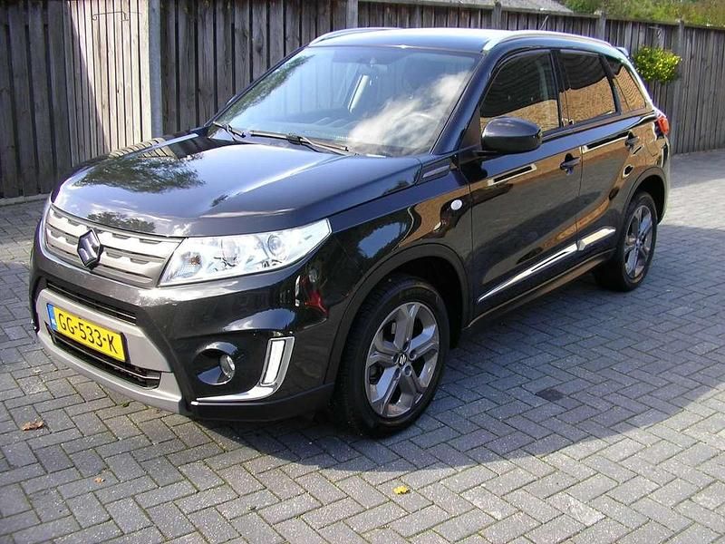 Zwart Gebruikt 2015 Suzuki Vitara Exclusive SUV | € 14.500 (Eerlijke prijs) - Afbeelding 1/4