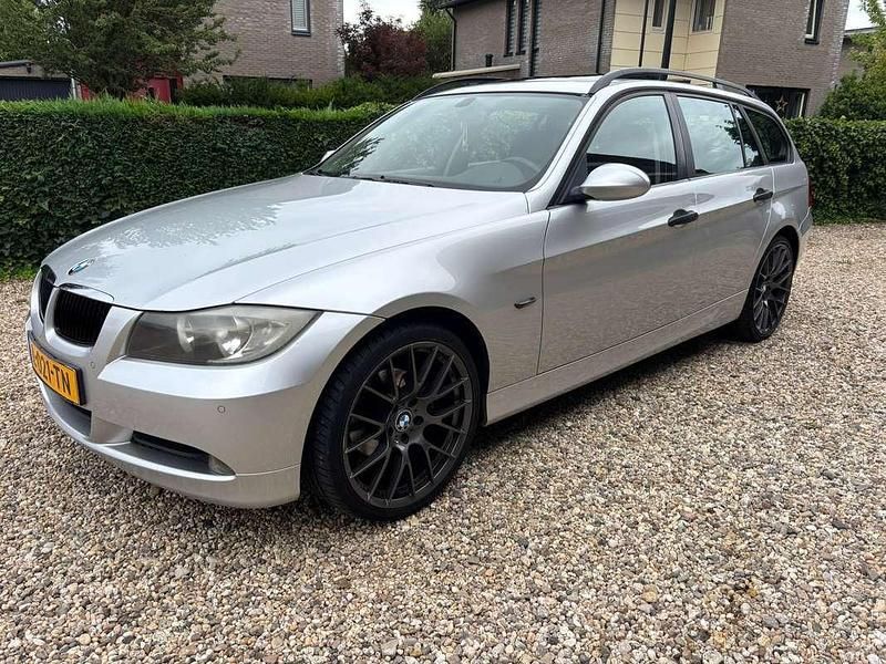 Grijs Gebruikt 2006 BMW 320 Stationwagen | € 2.999 (Goede deal) - Afbeelding 1/4