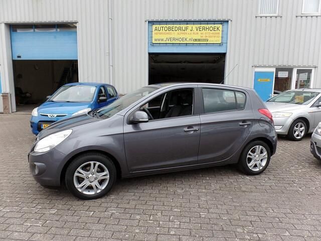 Grijs Gebruikt 2011 Hyundai i20 Hatchback | € 5.245 (Eerlijke prijs) - Afbeelding 1/4