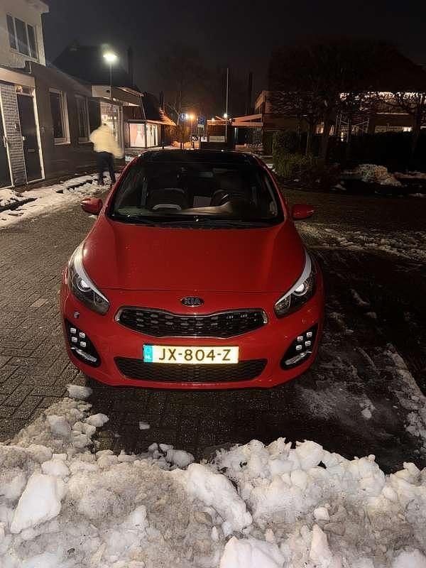 Occasion 2016 Kia Ceed GT GT-Line Sedan | € 10.950 - Afbeelding 1/4