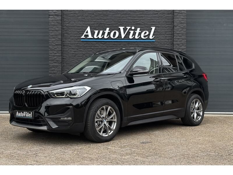 Zwart Gebruikt 2022 BMW X1 Advantage SUV | € 30.945 (Goede deal) - Afbeelding 1/4