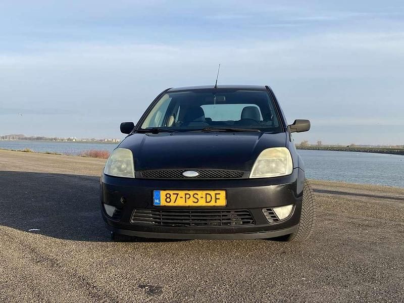Zwart Occasion 2004 Ford Fiesta Futura Hatchback | € 1.300 (Duur) - Afbeelding 1/4