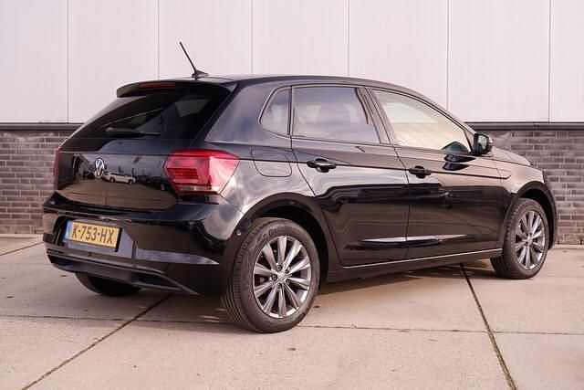 Zwart (metallic) Occasion 2021 VW Polo Comfortline Hatchback | € 14.900 (Eerlijke prijs) - Afbeelding 1/4