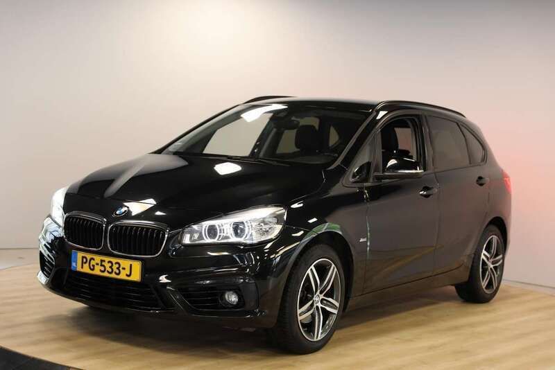 Zwart Gebruikt 2017 BMW 218 Active Tourer Executive MPV | € 12.950 (Goede deal) - Afbeelding 1/4
