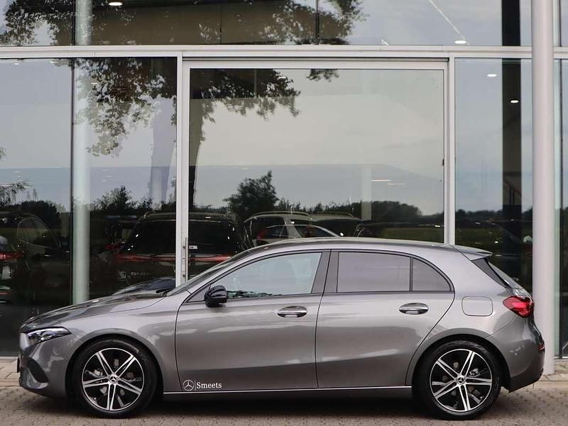 Occasion Mercedes A180 Luxury 136 PK (100 kW) 2025 Grijs Hatchback