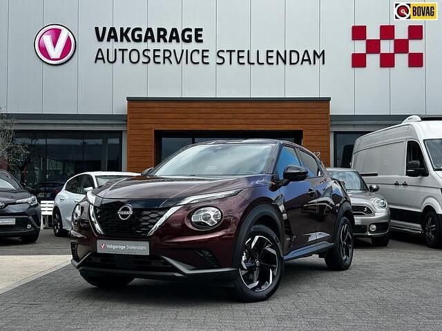 Rood Gebruikt 2024 Nissan Juke N-Connecta SUV | € 28.495 (Eerlijke prijs) - Afbeelding 1/4
