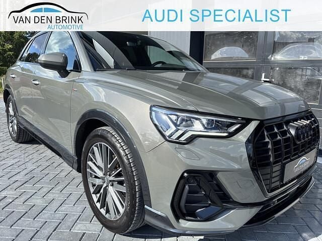 Grijs, metallic lak Gebruikt 2019 Audi Q3 Black Edition SUV | € 30.900 (Eerlijke prijs) - Afbeelding 1/4
