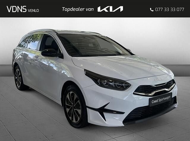 Wit Nieuw 2025 Kia Ceed Hatchback | € 32.450 (Duur) - Afbeelding 1/4