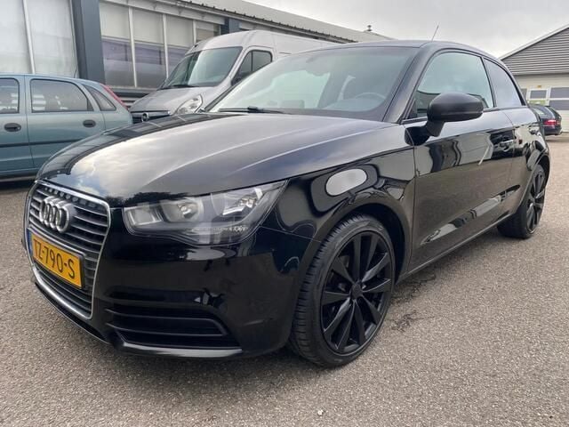 Zwart, metallic lak Gebruikt 2012 Audi A1 Ambition Hatchback | € 8.500 (Eerlijke prijs) - Afbeelding 1/4