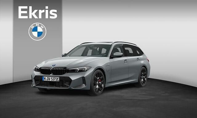 Grijs Gebruikt 2025 BMW 330 M Sport Stationwagen | € 73.658 - Afbeelding 1/4