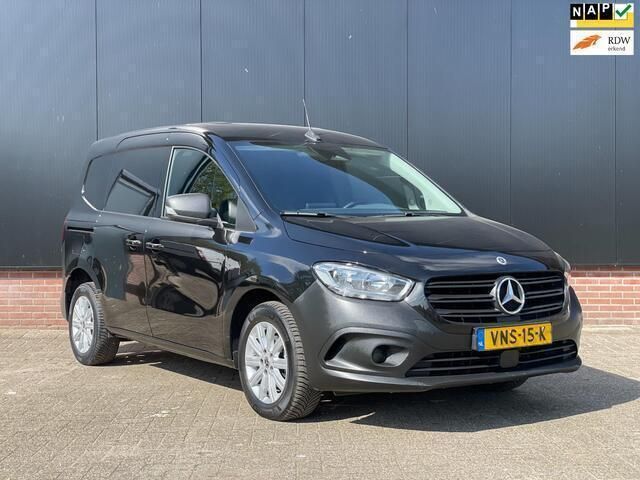 Zwart Gebruikt 2022 Mercedes Citan 108 Van | € 17.500 (Iets duurder) - Afbeelding 1/4