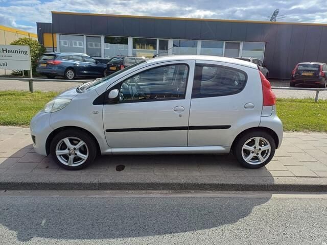 Occasion Peugeot 107 68 PK (50 kW) 2009 Grijs Hatchback
