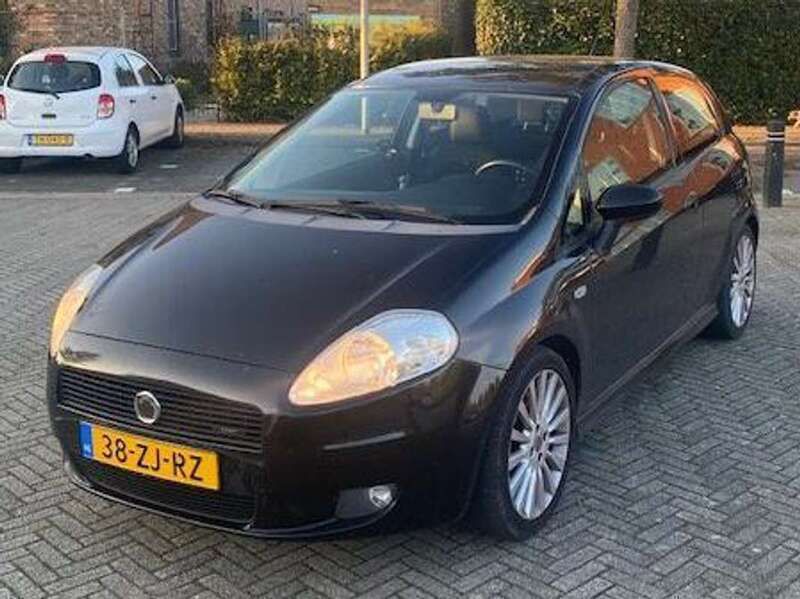 Zwart Gebruikt 2008 Fiat Grande Punto Sport Hatchback | € 2.950 (Iets duurder) - Afbeelding 1/4