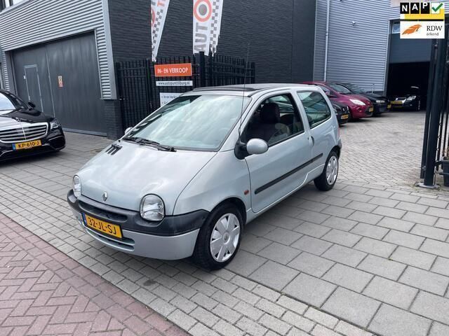 Grijs, metallic lak Gebruikt 2002 Renault Twingo Hatchback | € 999 (Eerlijke prijs) - Afbeelding 1/4
