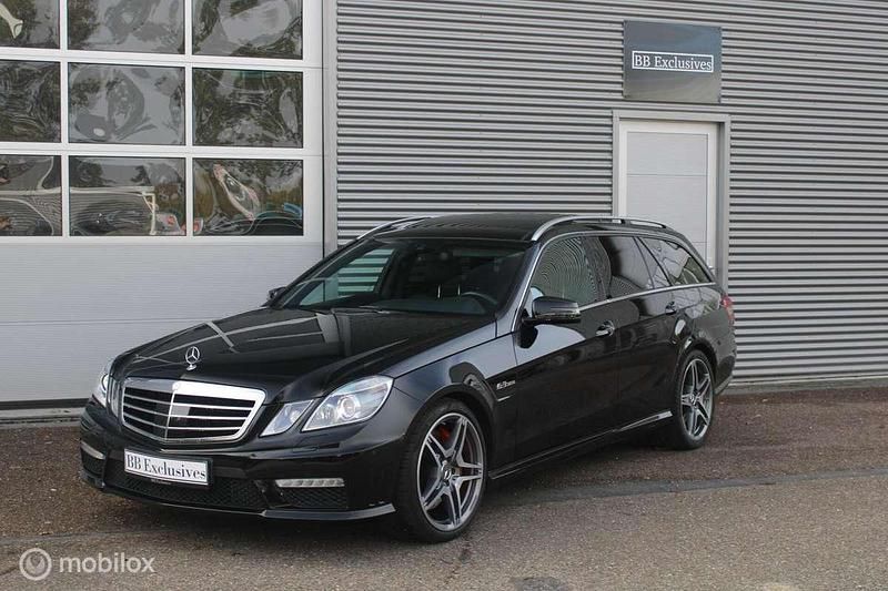 Zwart Gebruikt 2010 Mercedes E63 AMG AMG Stationwagen | € 44.900 - Afbeelding 1/4