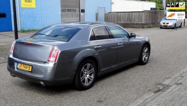 Grijs Gebruikt 2011 Lancia Thema Sedan | € 3.550 - Afbeelding 1/4