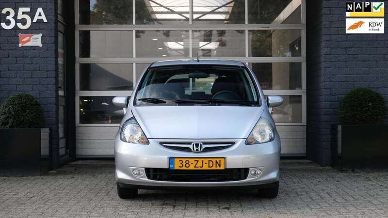 Grijs, metallic lak Gebruikt 2008 Honda Jazz LS Hatchback | € 3.450 (Iets duurder) - Afbeelding 1/4