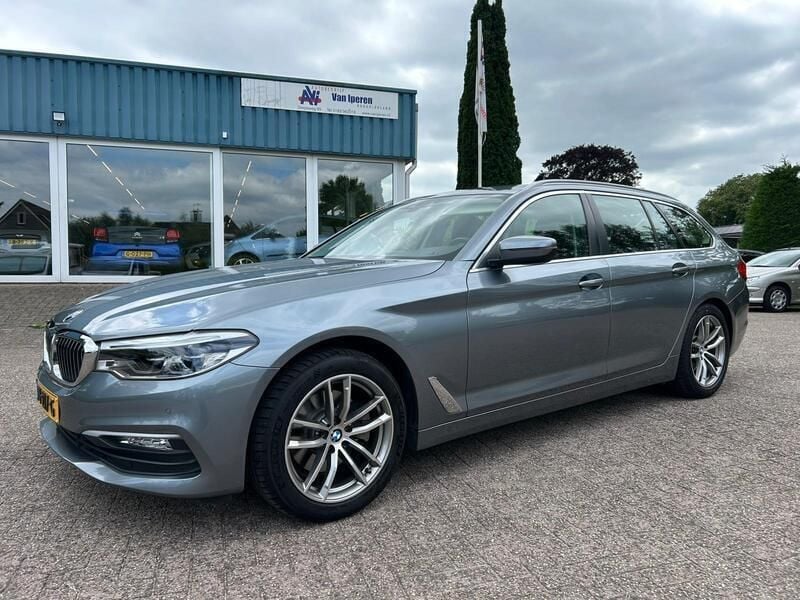 Grijs Gebruikt 2017 BMW 520 Executive Stationwagen | € 23.400 (Eerlijke prijs) - Afbeelding 1/4