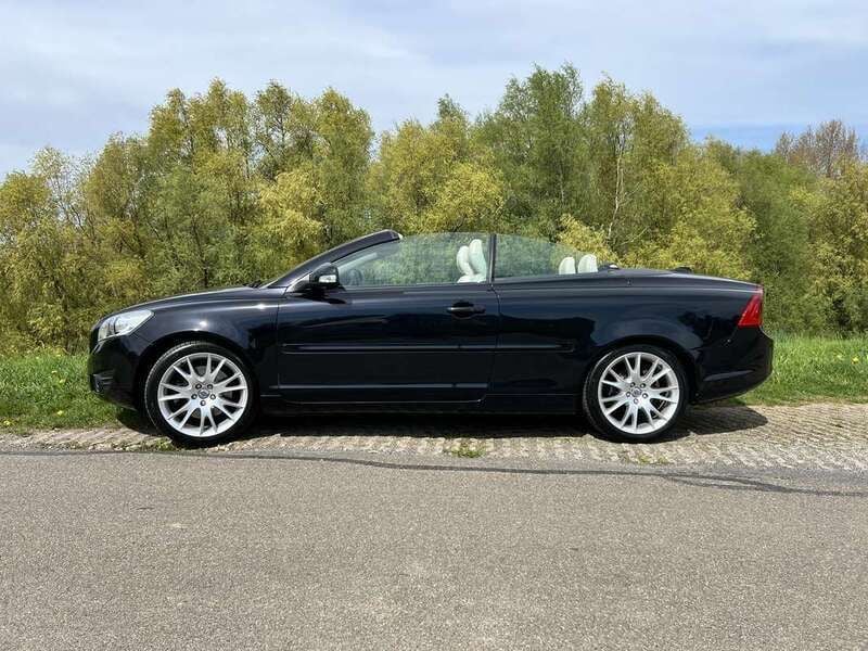 Zwart Gebruikt 2010 Volvo C70 Summum Cabriolet | € 12.000 (Eerlijke prijs) - Afbeelding 1/4