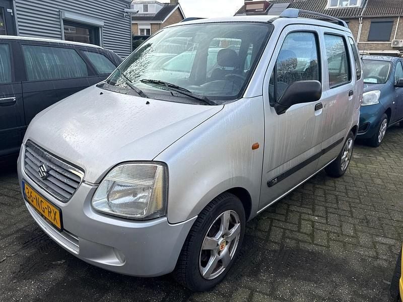 Grijs (metallic) Gebruikt 2003 Suzuki Wagon R+ GLS Stationwagen | € 1.450 - Afbeelding 1/4