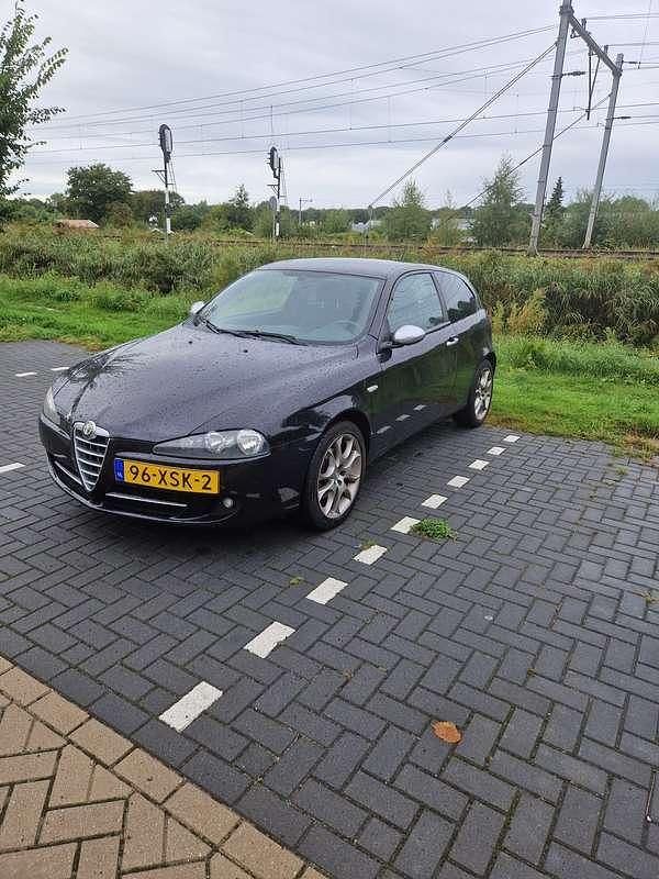 Zwart Gebruikt 2008 Alfa Romeo 147 Business Hatchback | € 1.500 - Afbeelding 1/4