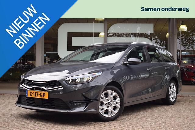 Grijs Gebruikt 2023 Kia Ceed Sportswagon Stationwagen | € 20.910 (Eerlijke prijs) - Afbeelding 1/4