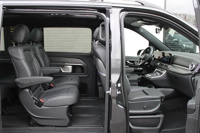 Occasion Mercedes V300 Exclusive 241 PK (177 kW) 2025 Grijs (metallic) MPV
