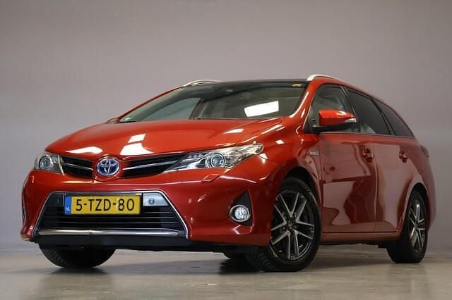 Rood Gebruikt 2014 Toyota Auris Touring Sports Stationwagen | € 9.495 (Goede deal) - Afbeelding 1/4
