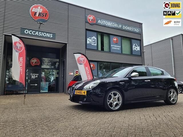 Zwart Gebruikt 2011 Alfa Romeo Giulietta Distinctive Hatchback | € 10.999 (Duur) - Afbeelding 1/4