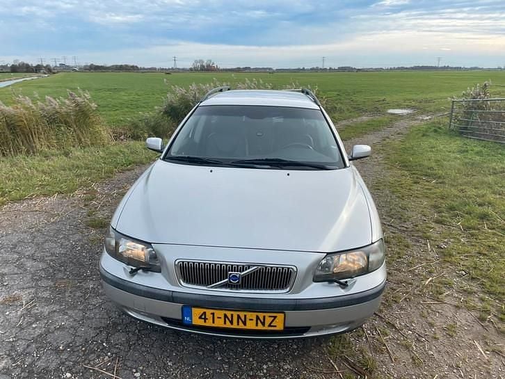 Gebruikt 2004 Volvo V70 Stationwagen | € 2.250 (Super prijs) - Afbeelding 1/4