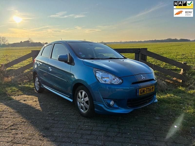 Blauw Occasion 2015 Mitsubishi Space Star Hatchback | € 4.995 (Eerlijke prijs) - Afbeelding 1/4