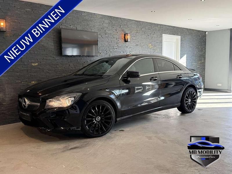 Zwart Occasion 2014 Mercedes CLA200 Sedan | € 9.950 (Super prijs) - Afbeelding 1/4