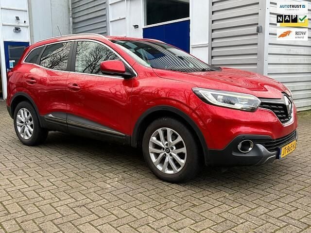 Rood (metallic) Occasion 2016 Renault Kadjar Intens SUV | € 8.344 (Goede deal) - Afbeelding 1/4
