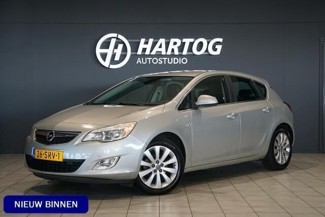 Grijs Gebruikt 2011 Opel Astra Cosmo Hatchback | € 6.350 (Eerlijke prijs) - Afbeelding 1/4