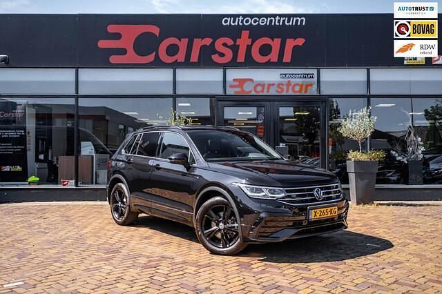 Zwart Gebruikt 2021 VW Tiguan Business+ SUV | € 38.950 (Iets duurder) - Afbeelding 1/4