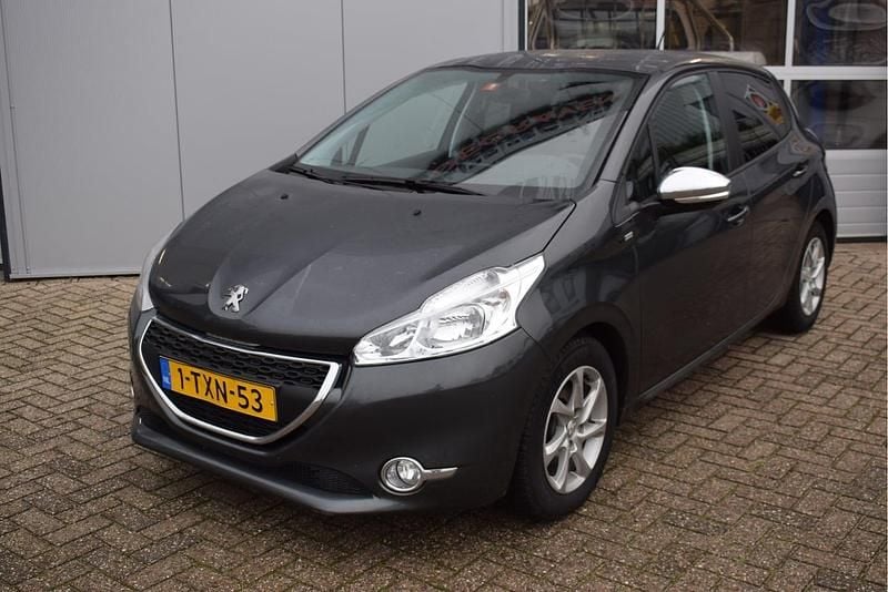 Grijs (metallic) Gebruikt 2014 Peugeot 208 Style Hatchback | € 4.995 (Super prijs) - Afbeelding 1/4