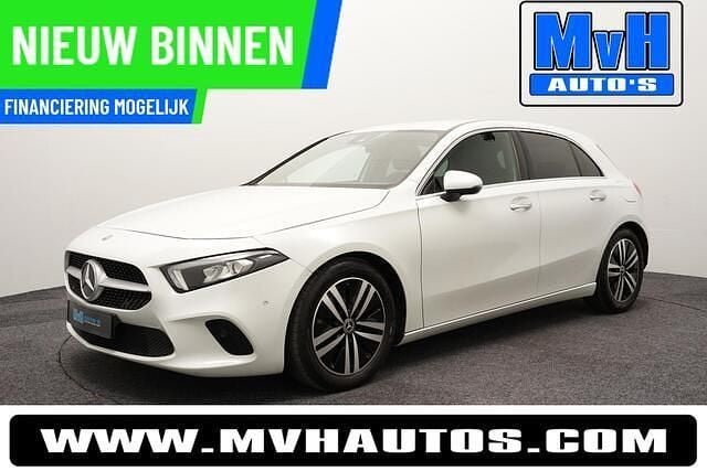 Wit Gebruikt 2022 Mercedes A180 Premium Plus Hatchback | € 27.999 (Goede deal) - Afbeelding 1/4