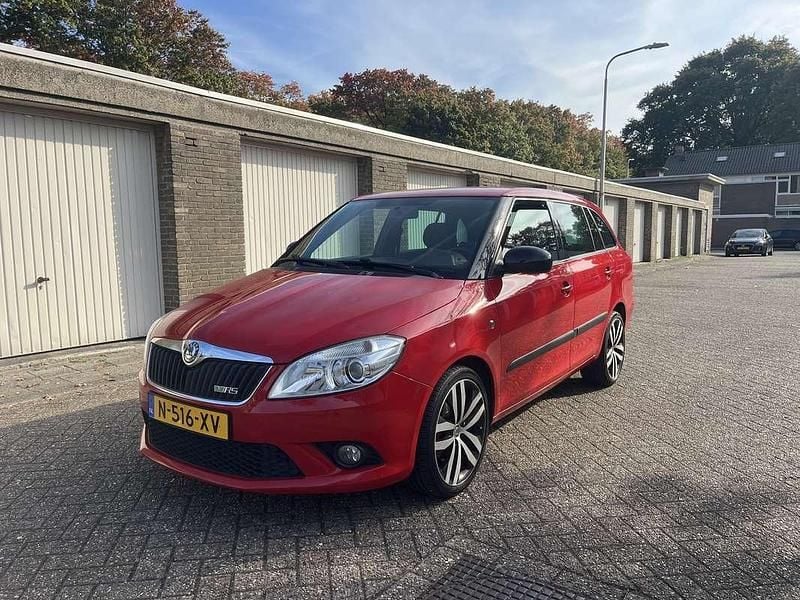 Rood Occasion 2010 Skoda Fabia RS Hatchback | € 5.499 (Goede deal) - Afbeelding 1/4