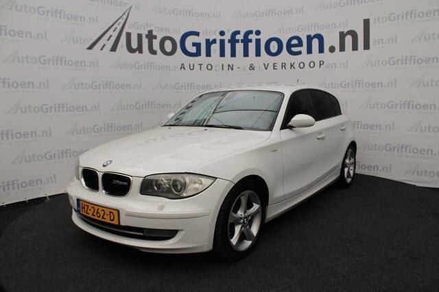 Wit Gebruikt 2007 BMW 116 Executive Hatchback | € 2.990 (Eerlijke prijs) - Afbeelding 1/4